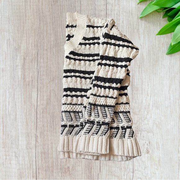 Universal Thread Goods Co. Sweater XL - Picture 2 of 3